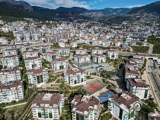 Geräumiges Penthouse mit Terrasse und Meerblick in einer prestigeträchtigen Wohnanlage