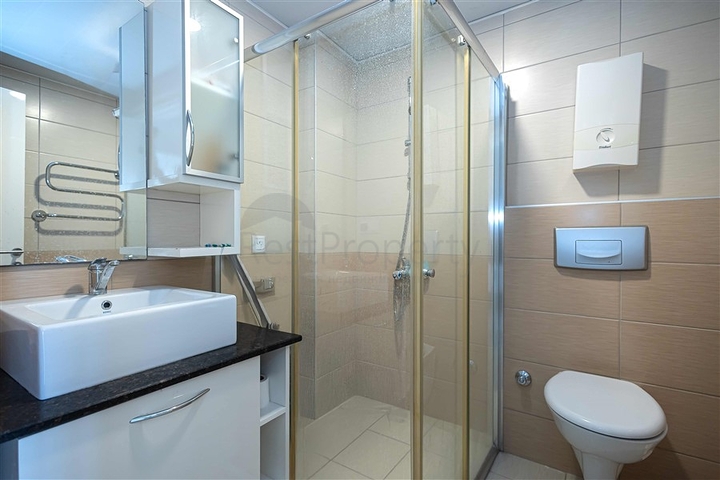 Geräumiges Penthouse mit Terrasse und Meerblick in einer prestigeträchtigen Wohnanlage