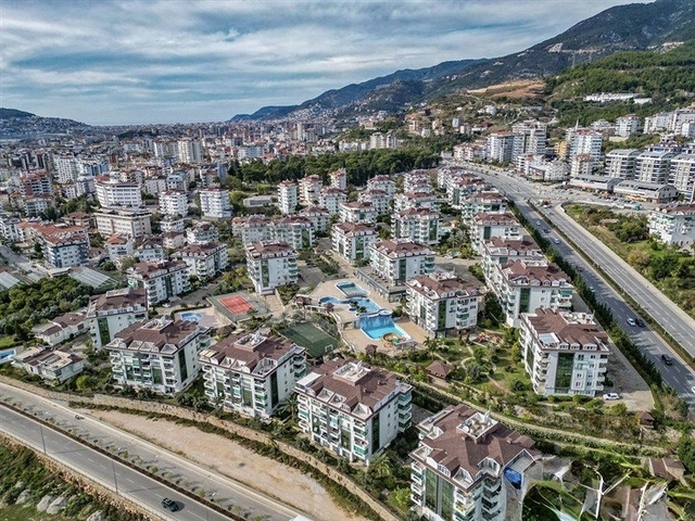 Geräumiges Penthouse mit Terrasse und Meerblick in einer prestigeträchtigen Wohnanlage