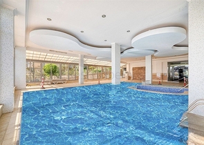 Geräumiges Penthouse mit Terrasse und Meerblick in einer prestigeträchtigen Wohnanlage