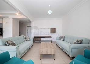 Geräumiges Penthouse mit Terrasse und Meerblick in einer prestigeträchtigen Wohnanlage