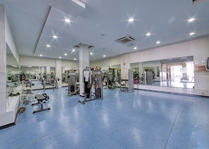 Geräumiges Penthouse mit Terrasse und Meerblick in einer prestigeträchtigen Wohnanlage