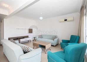 Geräumiges Penthouse mit Terrasse und Meerblick in einer prestigeträchtigen Wohnanlage