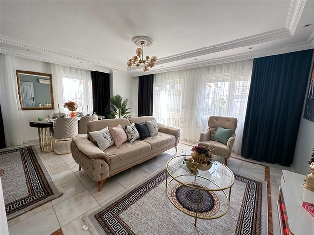 Gemütliche Wohnung in einem bewohnten Komplex im Herzen des Bezirks Oba