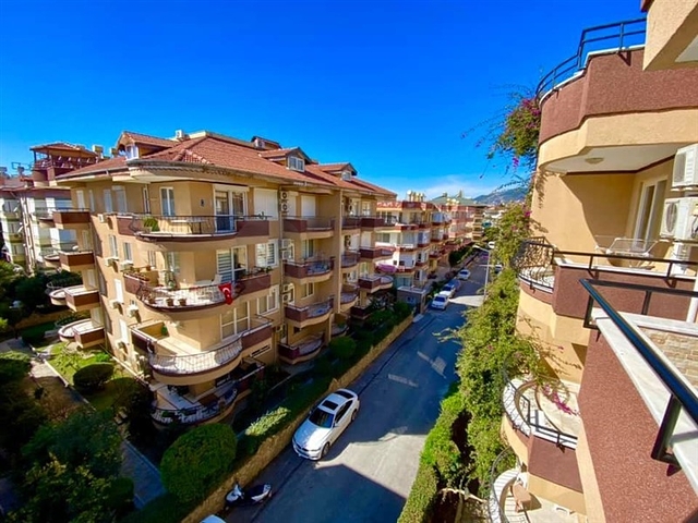 Gemütliche Wohnung in einem bewohnten Komplex im Herzen des Bezirks Oba