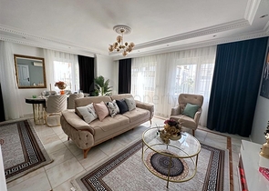 Gemütliche Wohnung in einem bewohnten Komplex im Herzen des Bezirks Oba