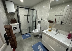 Gemütliche Wohnung in einem bewohnten Komplex im Herzen des Bezirks Oba