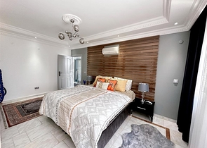 Gemütliche Wohnung in einem bewohnten Komplex im Herzen des Bezirks Oba