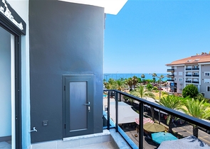 Moderne Wohnung am Meer, umgeben von Ruhe und Komfort