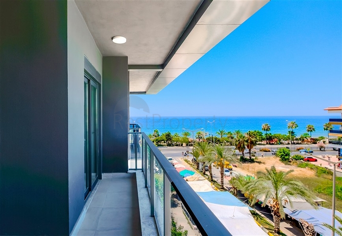 Penthouse am Meer mit geräumigen Terrassen und Panoramablick