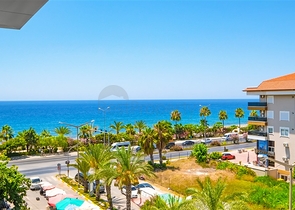 Penthouse am Meer mit geräumigen Terrassen und Panoramablick