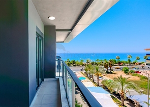 Penthouse am Meer mit geräumigen Terrassen und Panoramablick