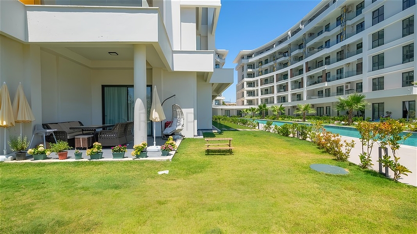 Luxuriöse 3+1-Wohnung mit Garten in einem Luxus-Komplex am Meer