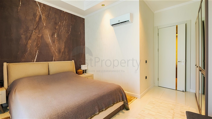 Luxuriöse 3+1-Wohnung mit Garten in einem Luxus-Komplex am Meer