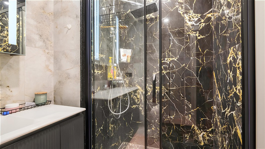 Luxuriöse 3+1-Wohnung mit Garten in einem Luxus-Komplex am Meer