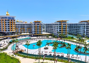 Luxuriöse 3+1-Wohnung mit Garten in einem Luxus-Komplex am Meer