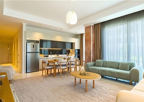 Luxuriöse 3+1-Wohnung mit Garten in einem Luxus-Komplex am Meer