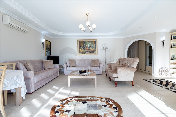 Gemütliche möblierte 2+1-Wohnung in einem Komplex mit Infrastruktur