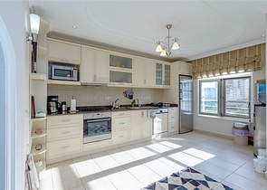 Gemütliche möblierte 2+1-Wohnung in einem Komplex mit Infrastruktur