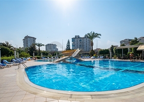 Gemütliche möblierte 2+1-Wohnung in einem Komplex mit Infrastruktur