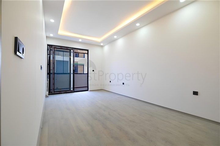 Geräumige 3+1 Maisonette direkt am Meer im Herzen von Gazipaşa