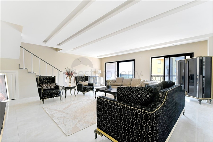 Geräumiges 3+1 Penthouse mit Meerblick, nur 50 m vom Strand entfernt