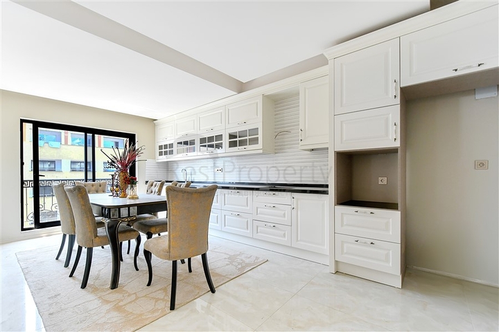 Geräumiges 3+1 Penthouse mit Meerblick, nur 50 m vom Strand entfernt