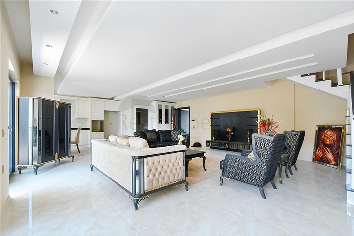 Geräumiges 3+1 Penthouse mit Meerblick, nur 50 m vom Strand entfernt