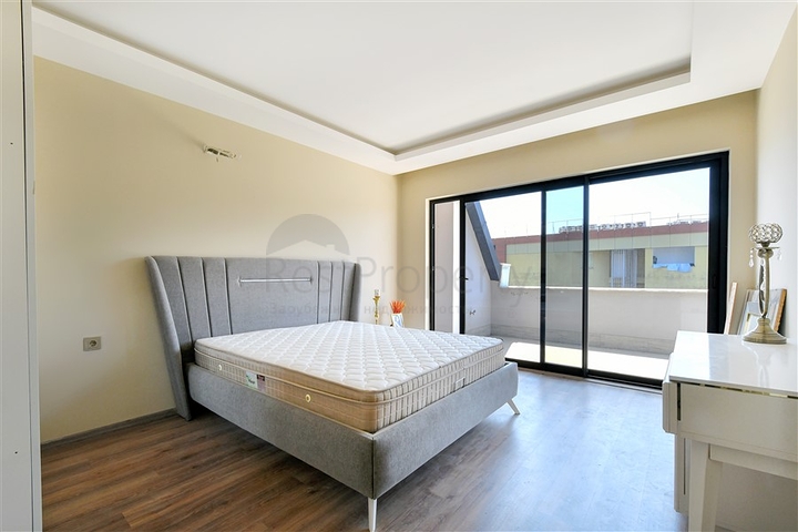 Geräumiges 3+1 Penthouse mit Meerblick, nur 50 m vom Strand entfernt