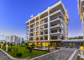 Geräumiges 3+1 Penthouse mit Meerblick, nur 50 m vom Strand entfernt