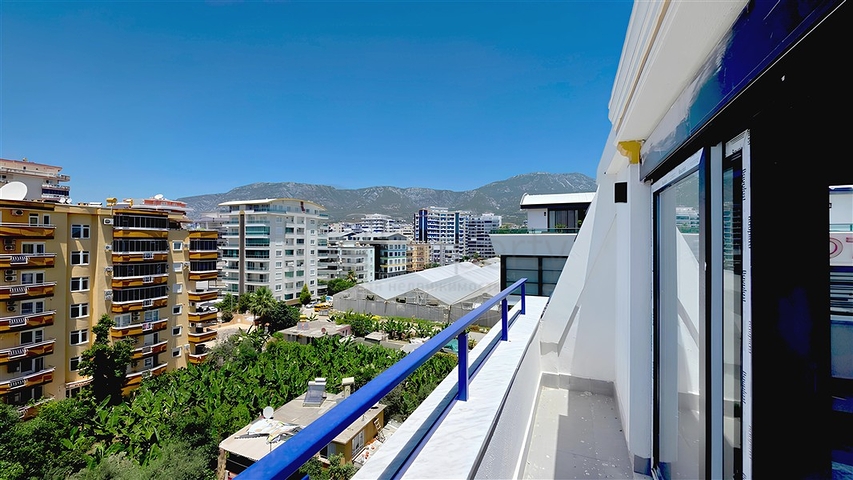 Penthouse am Meer mit großer Terrasse im Stadtteil Kargajak 