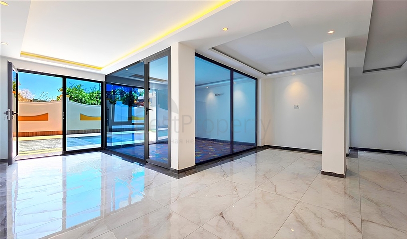 Penthouse am Meer mit großer Terrasse im Stadtteil Kargajak 