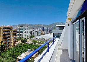 Penthouse am Meer mit großer Terrasse im Stadtteil Kargajak 