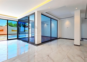 Penthouse am Meer mit großer Terrasse im Stadtteil Kargajak 