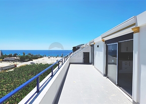 Penthouse am Meer mit großer Terrasse im Stadtteil Kargajak 