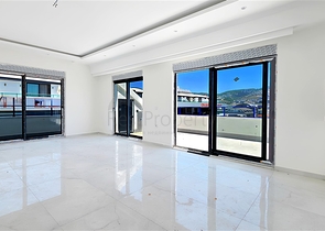 Penthouse am Meer mit großer Terrasse im Stadtteil Kargajak 