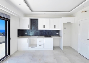 Penthouse am Meer mit großer Terrasse im Stadtteil Kargajak 