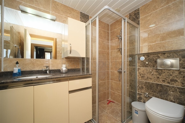 Geräumige möblierte 2+1-Wohnung in der prestigeträchtigen Gegend von Alanya - Beide