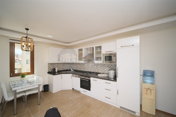 Geräumige möblierte 2+1-Wohnung in der prestigeträchtigen Gegend von Alanya - Beide