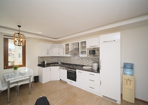 Geräumige möblierte 2+1-Wohnung in der prestigeträchtigen Gegend von Alanya - Beide