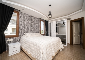 Geräumige möblierte 2+1-Wohnung in der prestigeträchtigen Gegend von Alanya - Beide