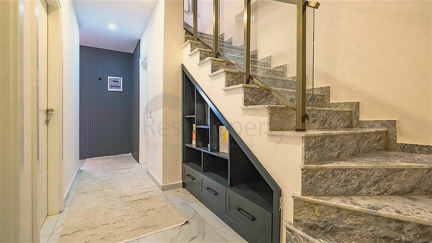 Geräumige möblierte Maisonette mit Terrasse und Meerblick in einer modernen Wohnanlage