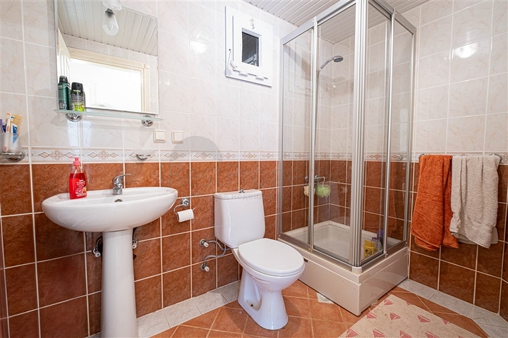 Gemütliche möblierte 2+1-Wohnung in der Nähe des Strandes in der Gegend von Tosmur