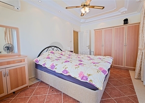 Gemütliche möblierte 2+1-Wohnung in der Nähe des Strandes in der Gegend von Tosmur