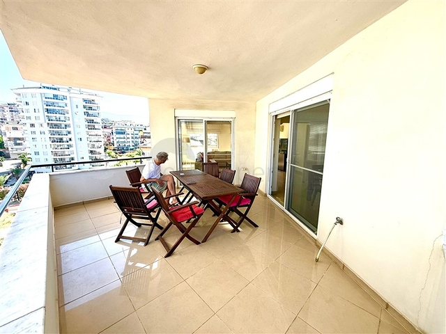 Komfortable möblierte 2+1-Wohnung in einer gepflegten Wohnanlage in der Gegend von Djikcilli