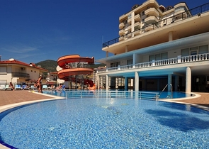 Komfortable möblierte 2+1-Wohnung in einer gepflegten Wohnanlage in der Gegend von Djikcilli