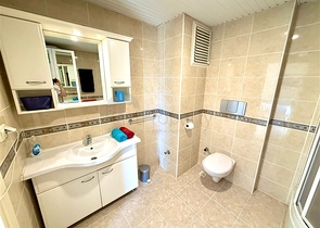 Komfortable möblierte 2+1-Wohnung in einer gepflegten Wohnanlage in der Gegend von Djikcilli