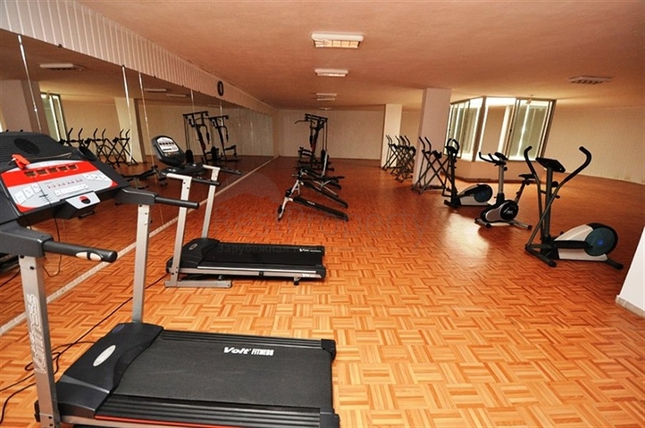 Geräumige 5+1-Wohnung mit Panoramablick und zu Fuß erreichbar zum Meer in der Gegend von Tosmur