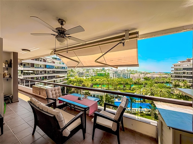 Geräumige 5+1-Wohnung mit Panoramablick und zu Fuß erreichbar zum Meer in der Gegend von Tosmur