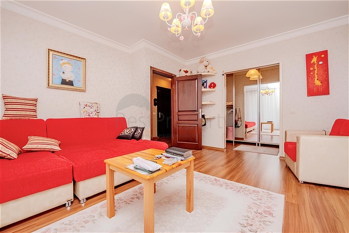 Geräumige 5+1-Wohnung mit Panoramablick und zu Fuß erreichbar zum Meer in der Gegend von Tosmur